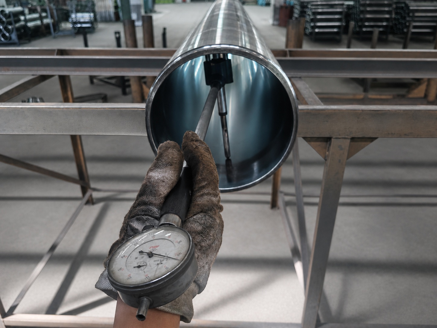 A real bore gauge checking the inner diameter of a Tianhou delivery cylinder